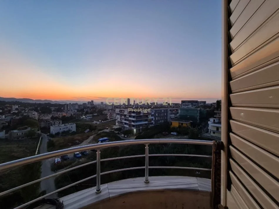 𝐓𝐢𝐫𝐚𝐧𝐞, 𝐣𝐞𝐩𝐞𝐭 𝐦𝐞 𝐪𝐞𝐫𝐚 𝐚𝐩𝐚𝐫𝐭𝐚𝐦𝐞𝐧𝐭 𝟐+𝟏 𝐊𝐚𝐭𝐢 𝟓, 𝟏𝟎𝟏 𝐦² 𝟓𝟎𝟎 € (𝐕𝐢𝐥𝐚𝐭 𝐆𝐣𝐞𝐫𝐦𝐚𝐧𝐞)