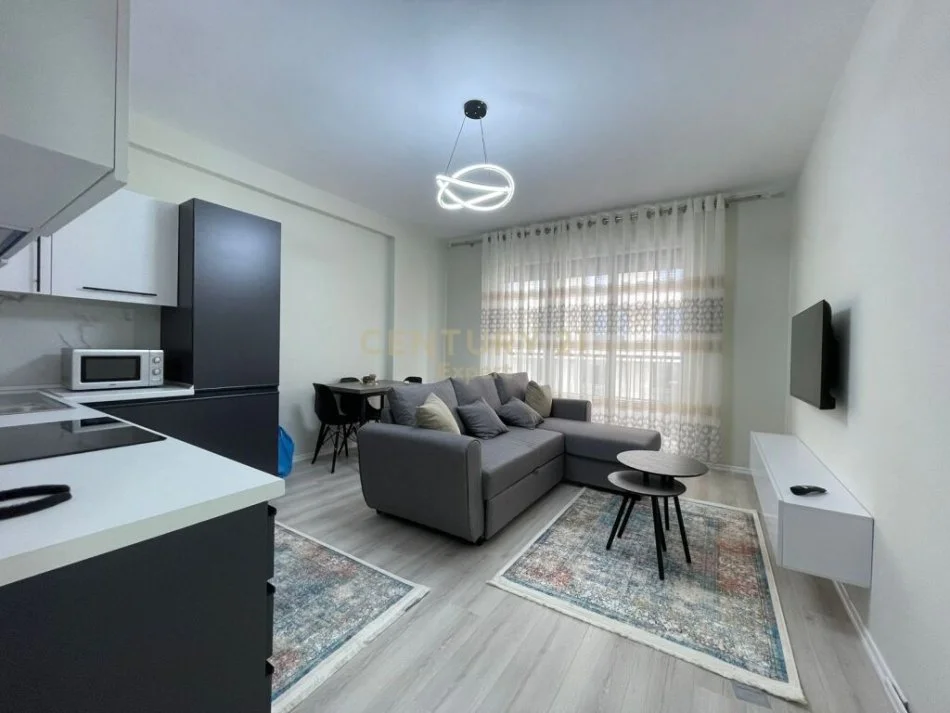 𝐓𝐢𝐫𝐚𝐧𝐞, 𝐣𝐞𝐩𝐞𝐭 𝐦𝐞 𝐪𝐞𝐫𝐚 𝐚𝐩𝐚𝐫𝐭𝐚𝐦𝐞𝐧𝐭 𝟐+𝟏 𝐊𝐚𝐭𝐢 𝟕, 𝟏𝟎𝟕 𝐦² 𝟖𝟓𝟎 € (𝐑𝐫𝐮𝐠𝐚 𝐞 𝐃𝐮𝐫𝐫ë𝐬𝐢𝐭