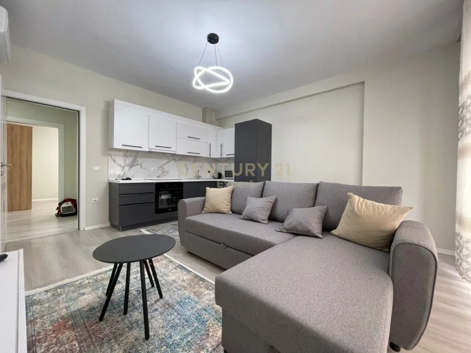 𝐓𝐢𝐫𝐚𝐧𝐞, 𝐣𝐞𝐩𝐞𝐭 𝐦𝐞 𝐪𝐞𝐫𝐚 𝐚𝐩𝐚𝐫𝐭𝐚𝐦𝐞𝐧𝐭 𝟐+𝟏 𝐊𝐚𝐭𝐢 𝟕, 𝟏𝟎𝟕 𝐦² 𝟖𝟓𝟎 € (𝐑𝐫𝐮𝐠𝐚 𝐞 𝐃𝐮𝐫𝐫ë𝐬𝐢𝐭