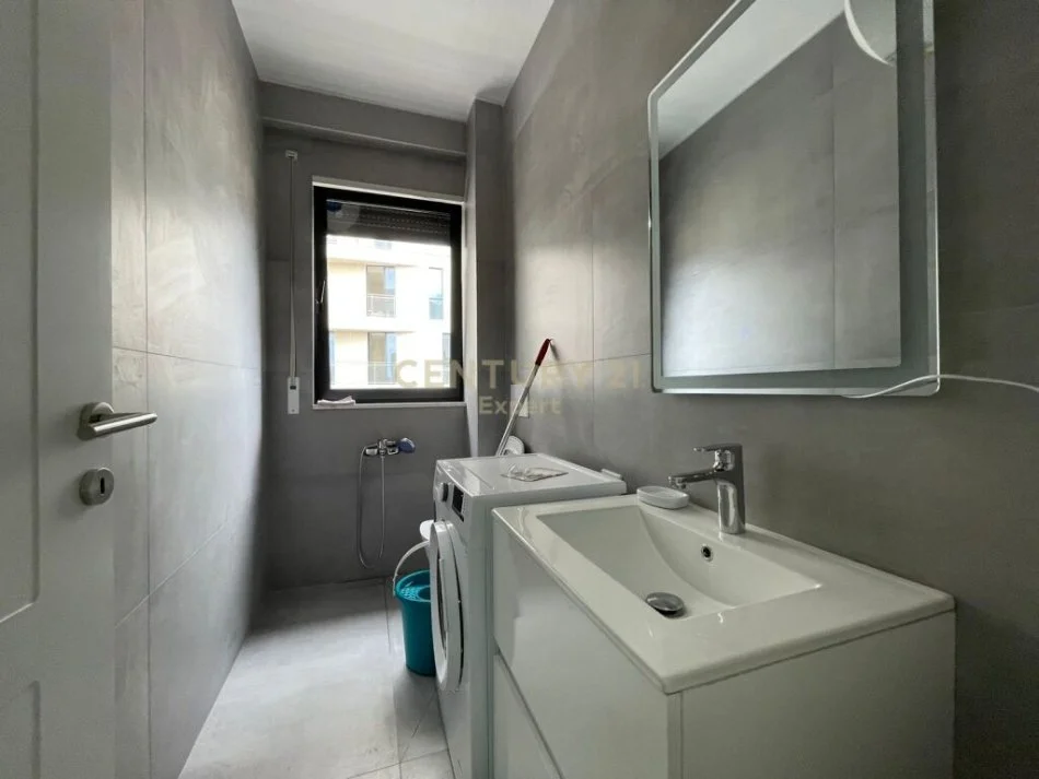 𝐓𝐢𝐫𝐚𝐧𝐞, 𝐣𝐞𝐩𝐞𝐭 𝐦𝐞 𝐪𝐞𝐫𝐚 𝐚𝐩𝐚𝐫𝐭𝐚𝐦𝐞𝐧𝐭 𝟐+𝟏 𝐊𝐚𝐭𝐢 𝟕, 𝟏𝟎𝟕 𝐦² 𝟖𝟓𝟎 € (𝐑𝐫𝐮𝐠𝐚 𝐞 𝐃𝐮𝐫𝐫ë𝐬𝐢𝐭