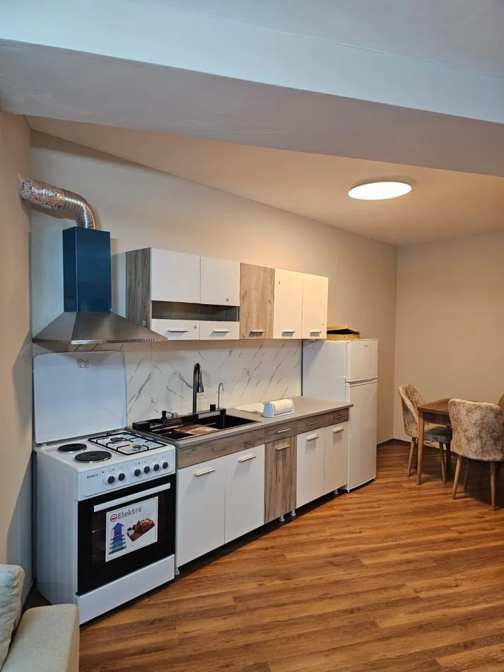 Tirane, jepet me qera apartament 1+1 Kati 10, 80 m² 500 € (Ish Fusha e Aviacionit)