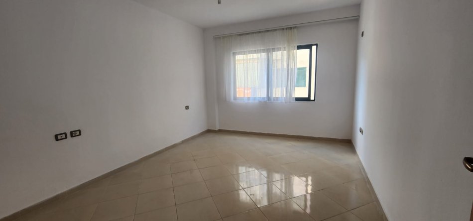 Tirane, jepet me qera apartament 2+1 Kati 3, 90 m² 320 € (Fresk)