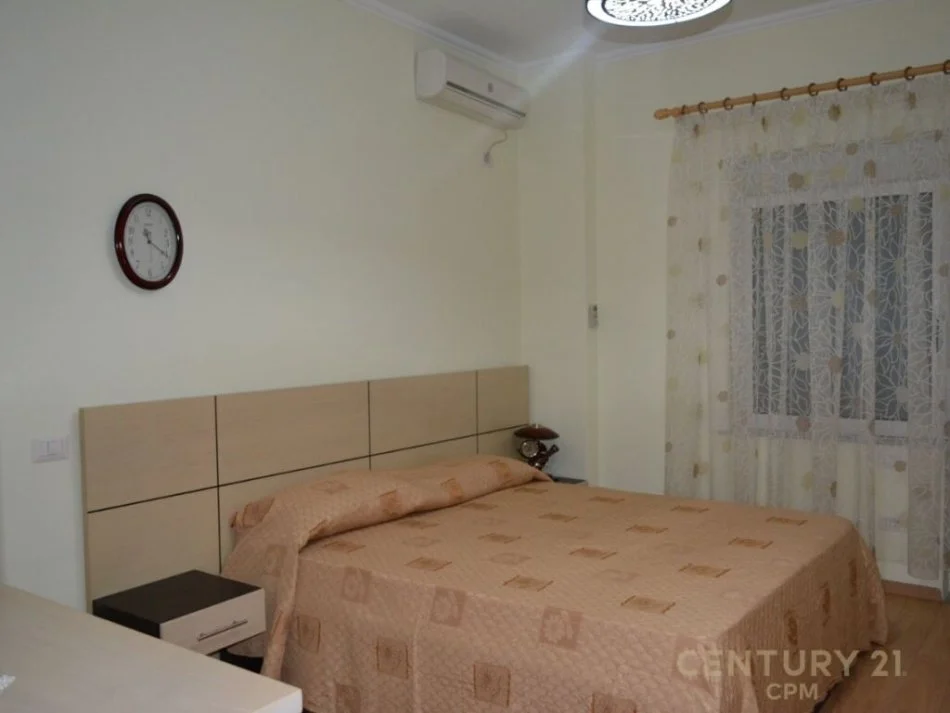 𝐓𝐢𝐫𝐚𝐧𝐞, 𝐣𝐞𝐩𝐞𝐭 𝐦𝐞 𝐪𝐞𝐫𝐚 𝐚𝐩𝐚𝐫𝐭𝐚𝐦𝐞𝐧𝐭 𝟐+𝟏 𝐊𝐚𝐭𝐢 𝟕, 𝟏𝟎𝟕 𝐦² 𝟕𝟓𝟎 € (𝐏𝐚𝐳𝐚𝐫𝐢 𝐈 𝐫𝐢)