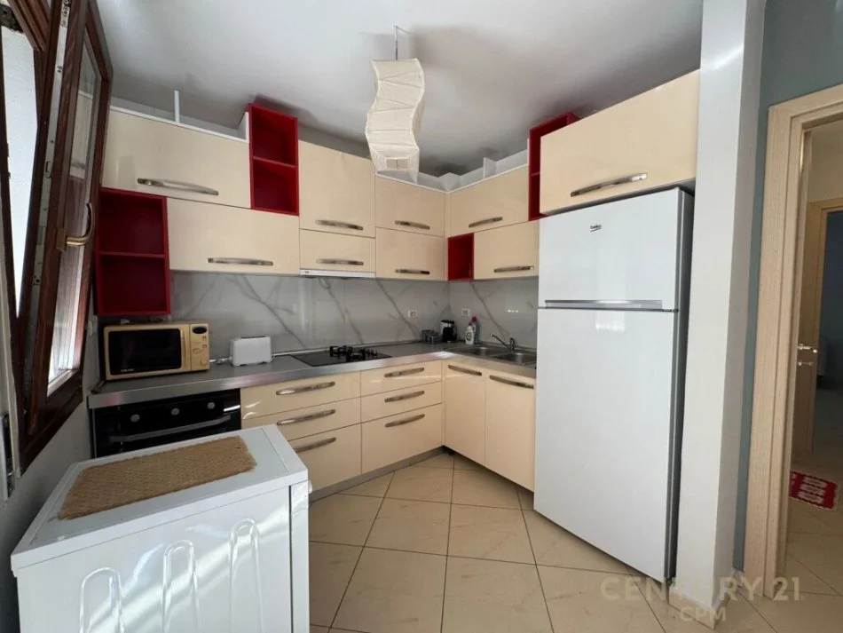 Tirane, jepet me qera apartament 2+1 Kati 3, 100 m² 550 € (Kopshti botanik)