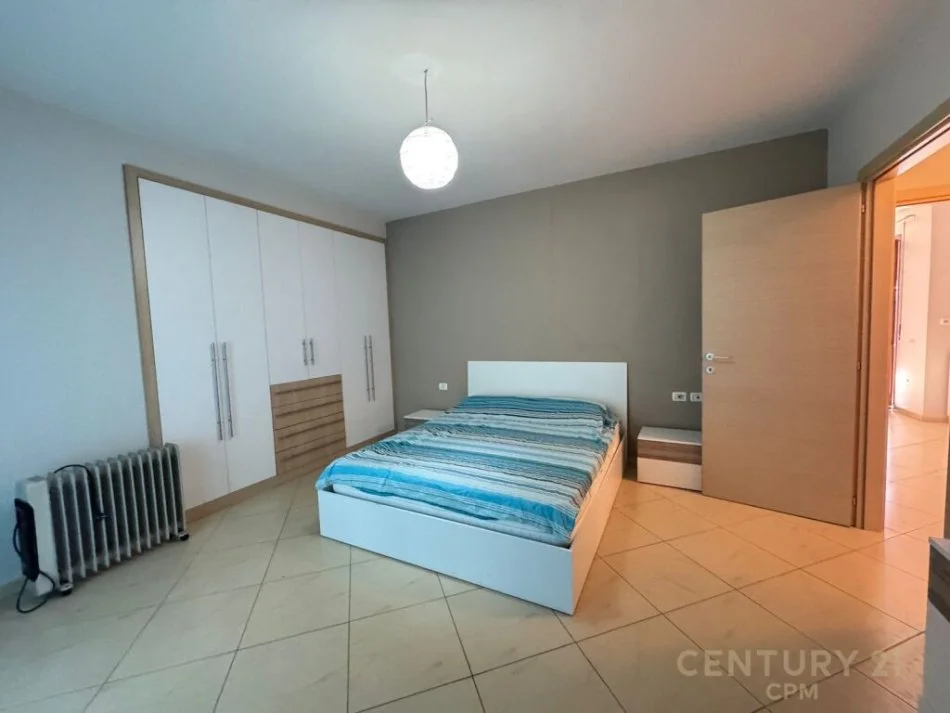Tirane, jepet me qera apartament 2+1 Kati 3, 100 m² 550 € (Kopshti botanik)