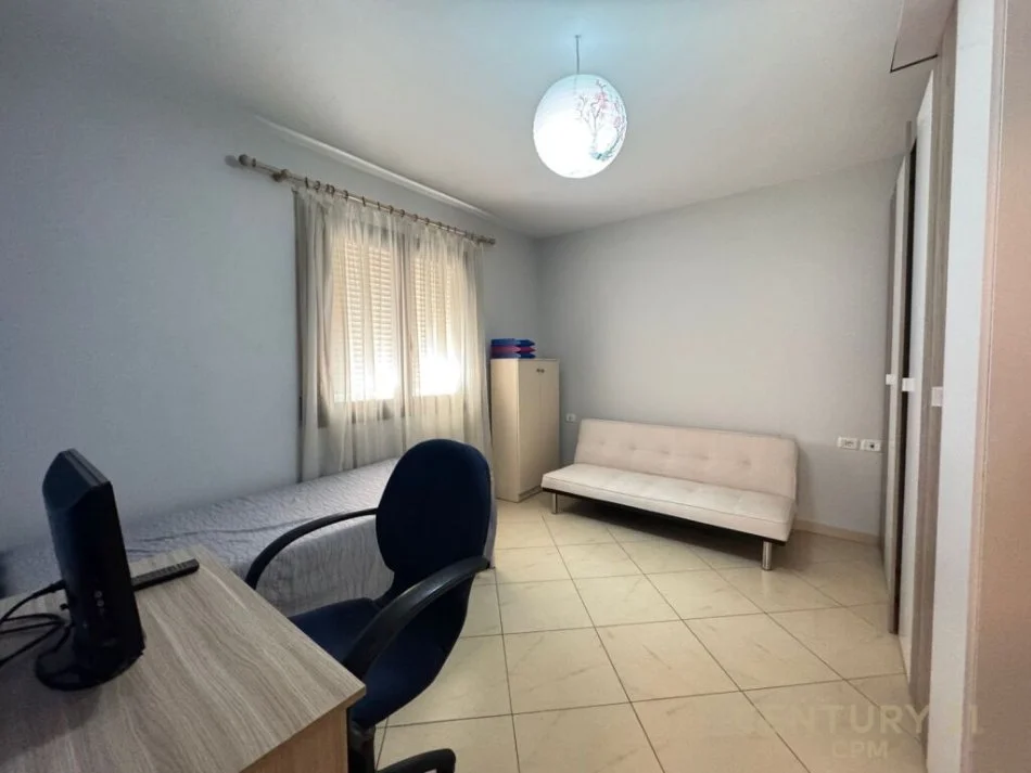 Tirane, jepet me qera apartament 2+1 Kati 3, 100 m² 550 € (Kopshti botanik)