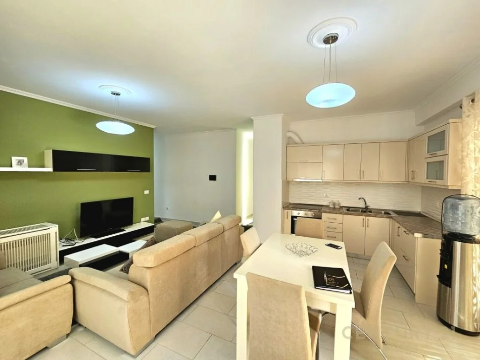 Tirane, jepet me qera apartament 2+1 Kati 5, 120 m² 1.000 € (dlijorgj)