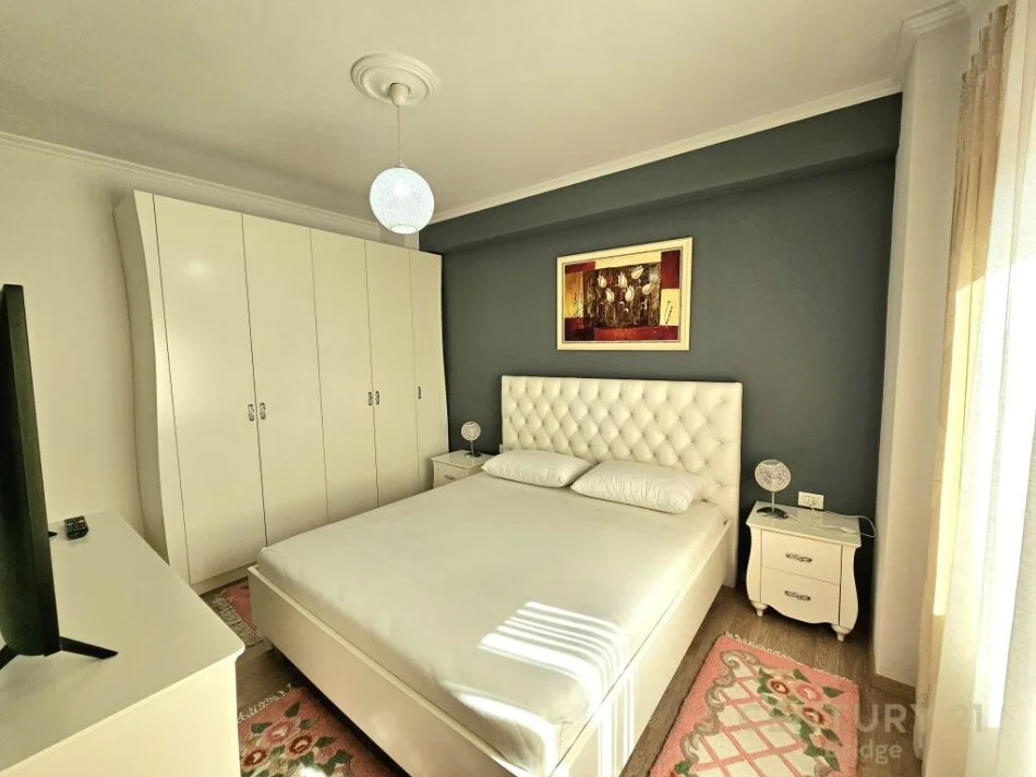 Tirane, jepet me qera apartament 2+1 Kati 5, 120 m² 1.000 € (dlijorgj)