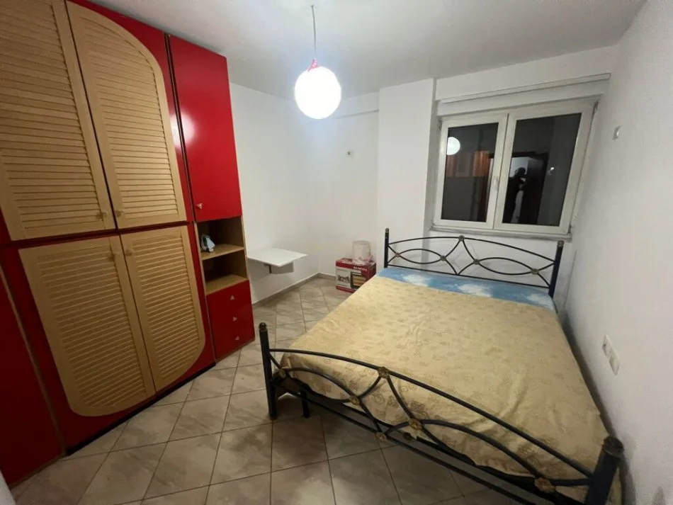 𝐓𝐢𝐫𝐚𝐧𝐞, 𝐣𝐞𝐩𝐞𝐭 𝐦𝐞 𝐪𝐞𝐫𝐚 𝐚𝐩𝐚𝐫𝐭𝐚𝐦𝐞𝐧𝐭 𝟐+𝟏 𝐊𝐚𝐭𝐢 𝟒, 𝟖𝟓 𝐦² 𝟓𝟓𝟎 € (𝐑𝐫𝐮𝐠𝐚 𝐞 𝐃𝐢𝐛𝐫ë𝐬)