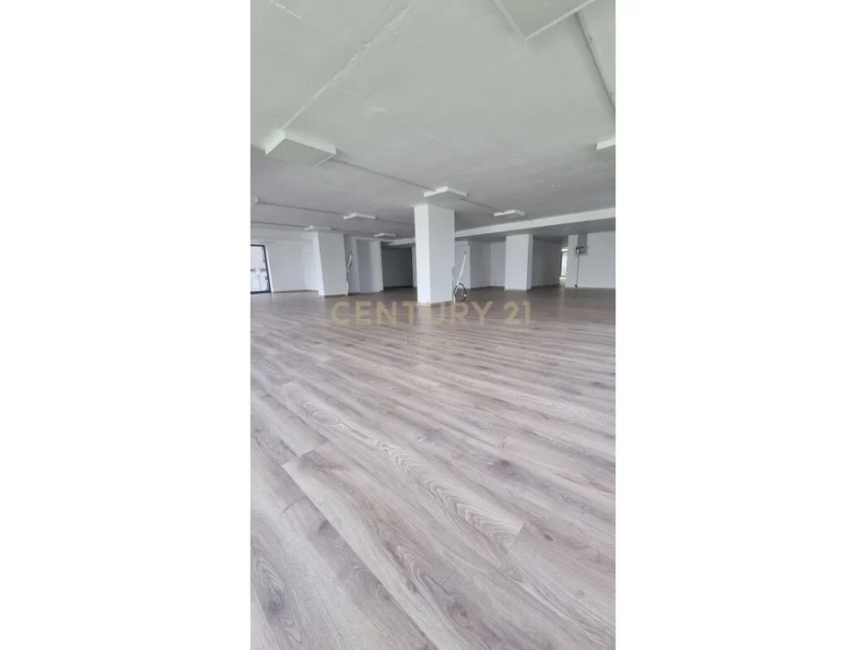 Tirane, shes ambjent biznesi Kati 0, 550 m² 715.000 € 