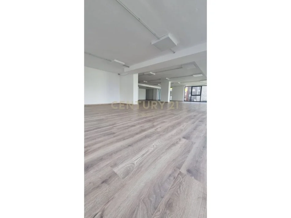 Tirane, shes ambjent biznesi Kati 0, 550 m² 715.000 € 