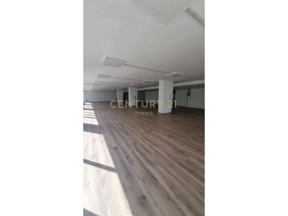 Tirane, shes ambjent biznesi Kati 0, 550 m² 715.000 € 