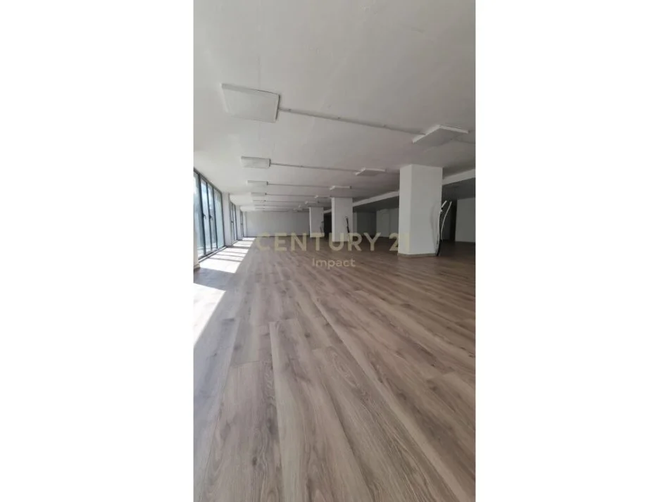 Tirane, shes ambjent biznesi Kati 0, 550 m² 715.000 € 
