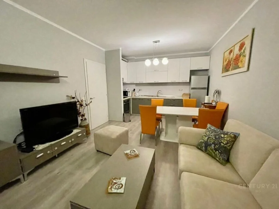 Tirane, jepet me qera apartament 2+1 Kati 8, 100 m² 700 € 