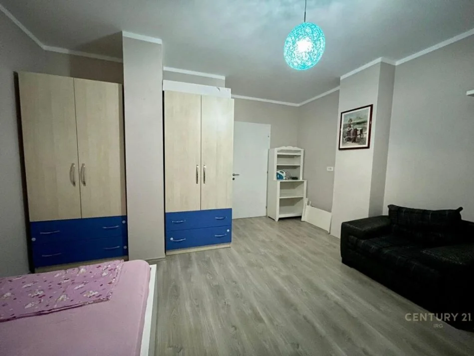 Tirane, jepet me qera apartament 2+1 Kati 8, 100 m² 700 € 