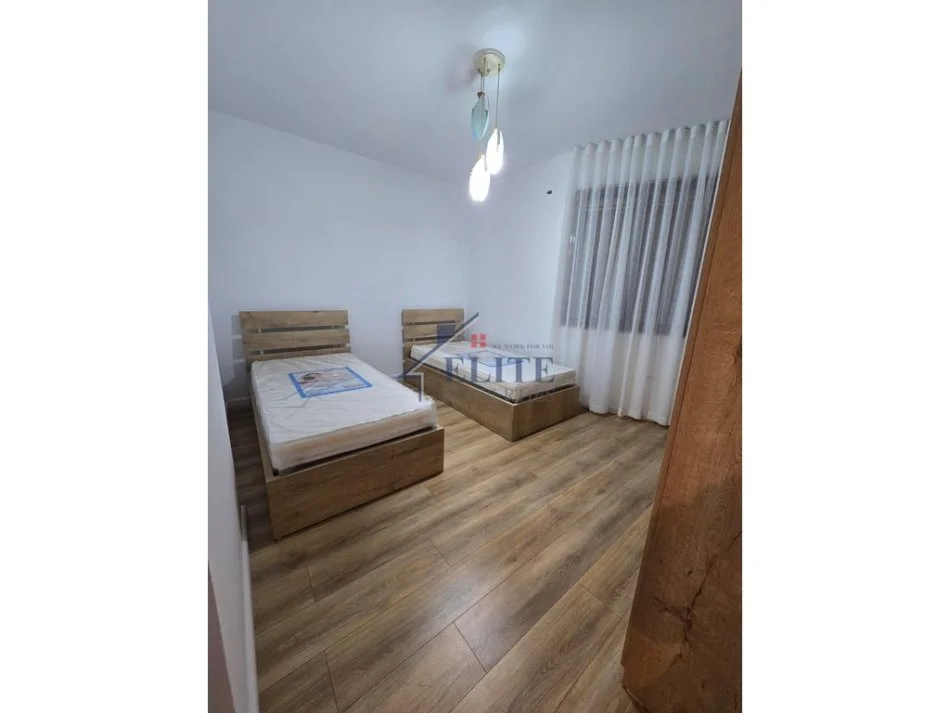 Tirane, jepet me qera apartament 2+1+Ballkon Kati 5, 81 m² 520 € (Ish Fusha e Aviacionit)