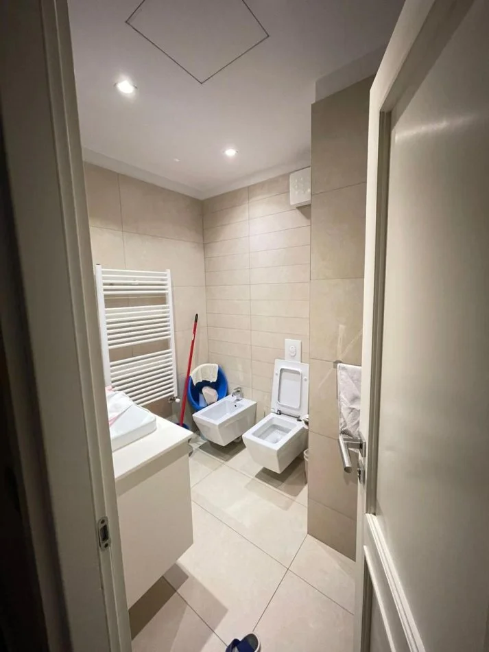 Tirane, jepet me qera apartament 2+1+Ballkon Kati 6, 128 m² 2.500 € 