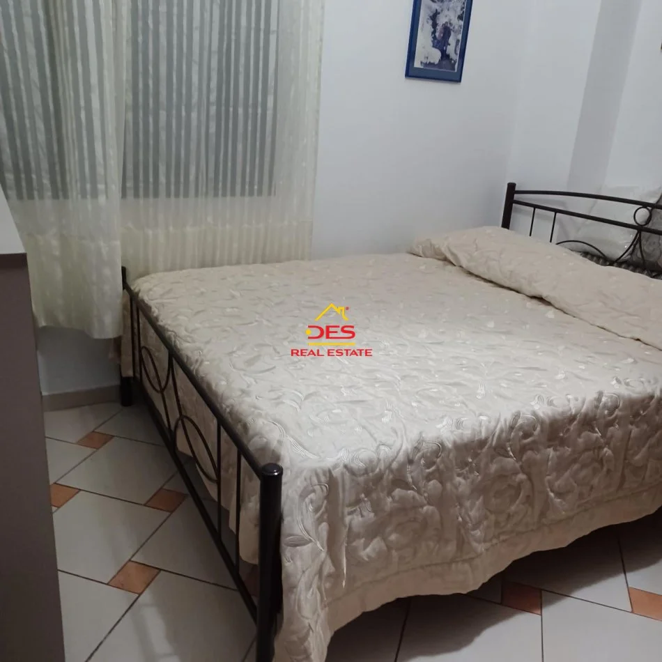 Vlore, jepet me qera apartament 3+1+Ballkon Kati 8, 120 m² 500 € (Rruga Kosova)