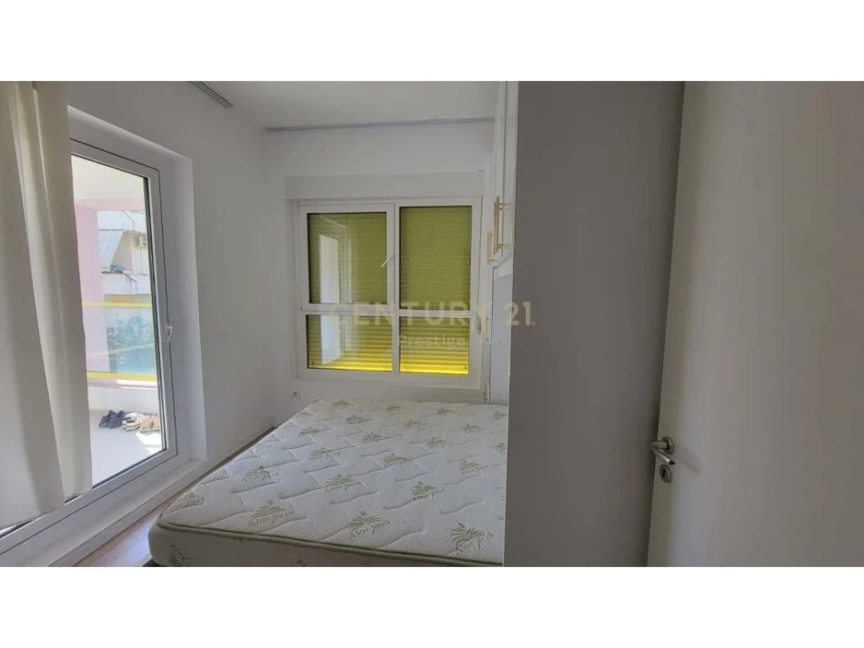 Tirane, jepet me qera apartament 2+1 Kati 4, 85 m² 450 € (ali dem)