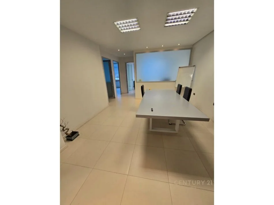 Tirane, shitet apartament 3+1 Kati 2, 91 m² 350.000 € (liceu artistik)