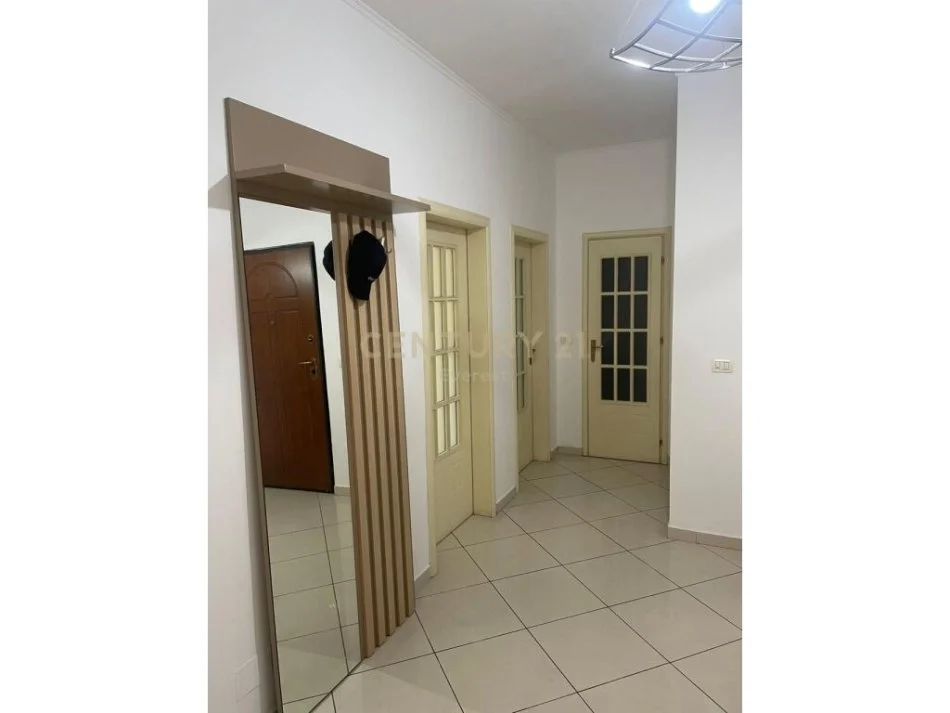 Tirane, jepet me qera apartament 2+1 Kati 5, 105 m² 600 € (rruga e elbasanit)