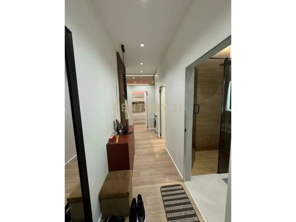 Tirane, shitet 2+1 Kati 5, 89 m² 270.000 € (Rruga e Kavajes)