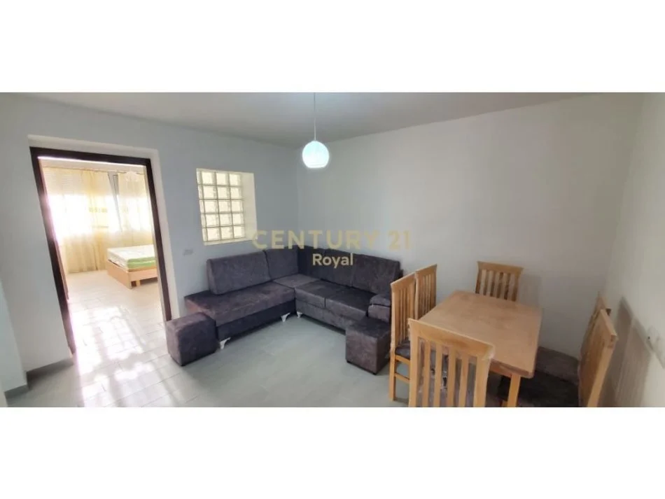 Tirane, jepet me qera apartament 3+1 Kati 3, 85 m² 500 € (shkolla e bashkuar)