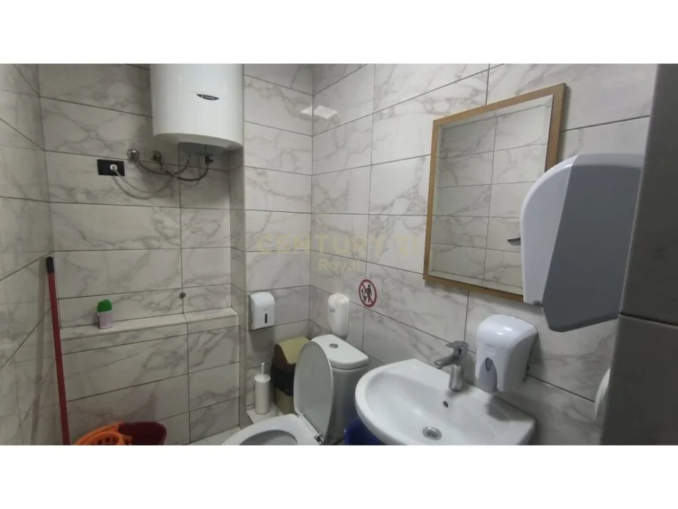 𝐓𝐢𝐫𝐚𝐧𝐞, 𝐬𝐡𝐢𝐭𝐞𝐭 𝐛𝐚𝐫-𝐫𝐞𝐬𝐭𝐨𝐫𝐚𝐧𝐭 𝐊𝐚𝐭𝐢 𝟎, 𝟏𝟓𝟔 𝐦² 𝟓𝟗𝟗.𝟎𝟎𝟎 € (𝐑𝐫𝐮𝐠𝐚 𝐞 𝐃𝐢𝐛𝐫ë𝐬)