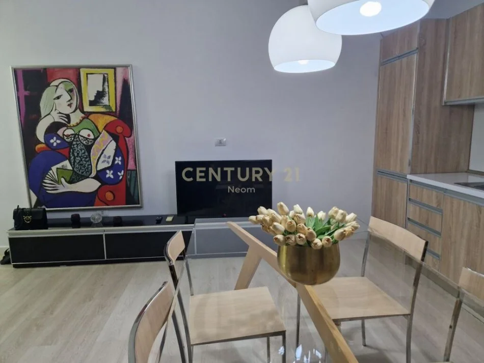 Tirane, shitet apartament 1+1 Kati 5, 77 m² 139.000 € (laprake)