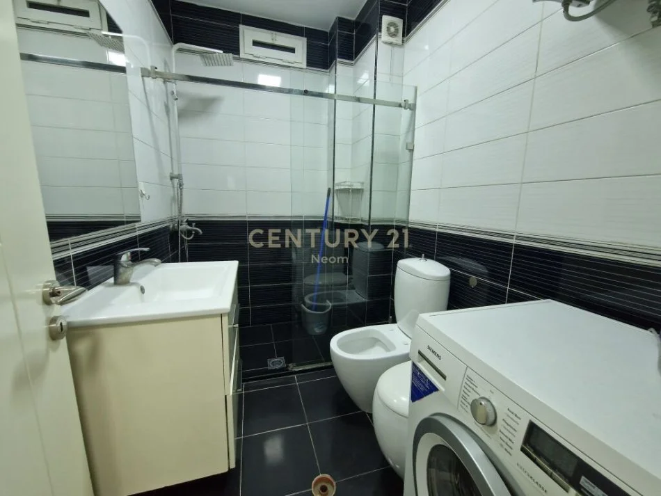 Tirane, shitet apartament 1+1 Kati 5, 77 m² 139.000 € (laprake)
