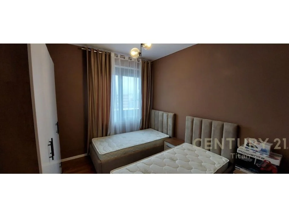 𝐓𝐢𝐫𝐚𝐧𝐞, 𝐣𝐞𝐩𝐞𝐭 𝐦𝐞 𝐪𝐞𝐫𝐚 𝐚𝐩𝐚𝐫𝐭𝐚𝐦𝐞𝐧𝐭 𝟐+𝟏 𝐊𝐚𝐭𝐢 𝟗, 𝟗𝟎 𝐦² 𝟕𝟎𝟎 € (𝐃𝐨𝐧 𝐁𝐨𝐬𝐜𝐨)