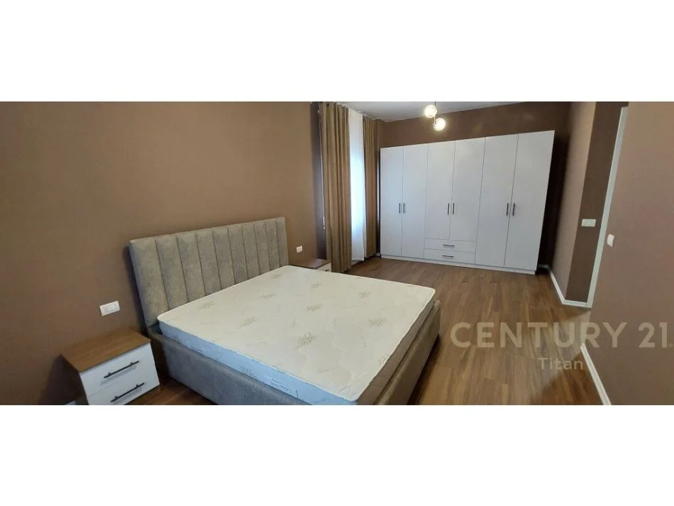 𝐓𝐢𝐫𝐚𝐧𝐞, 𝐣𝐞𝐩𝐞𝐭 𝐦𝐞 𝐪𝐞𝐫𝐚 𝐚𝐩𝐚𝐫𝐭𝐚𝐦𝐞𝐧𝐭 𝟐+𝟏 𝐊𝐚𝐭𝐢 𝟗, 𝟗𝟎 𝐦² 𝟕𝟎𝟎 € (𝐃𝐨𝐧 𝐁𝐨𝐬𝐜𝐨)