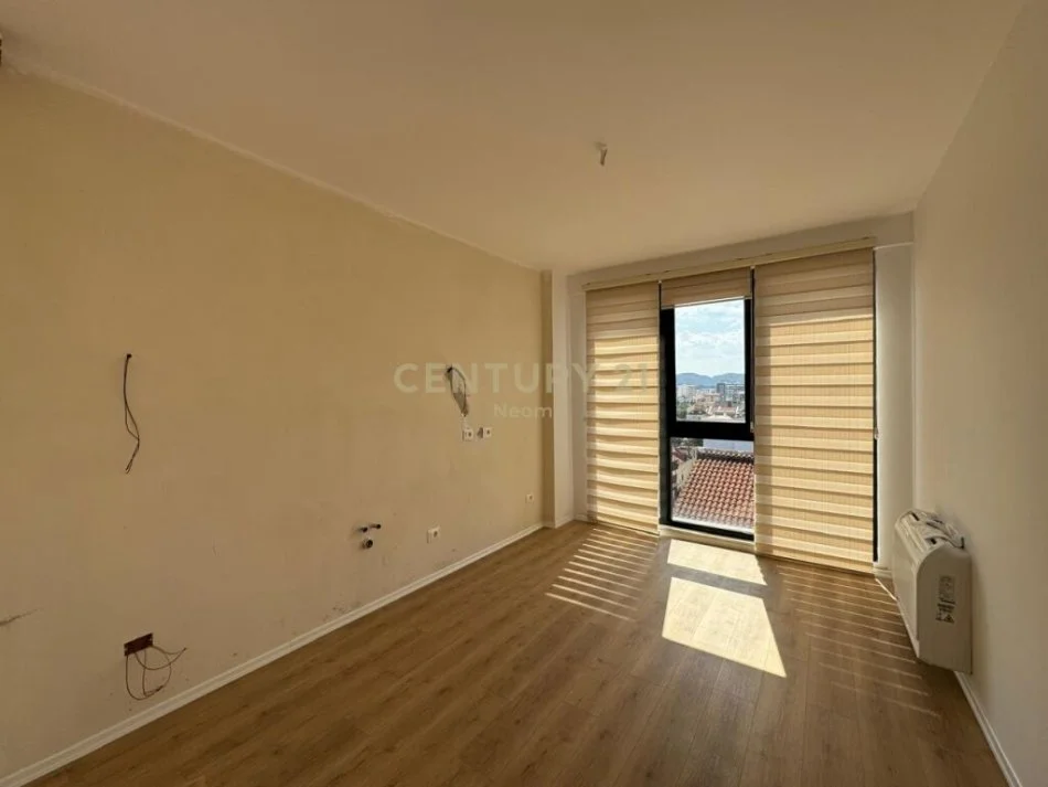 Tirane, shitet apartament 3+1 Kati 5, 179 m² 300.000 € (ali dem)