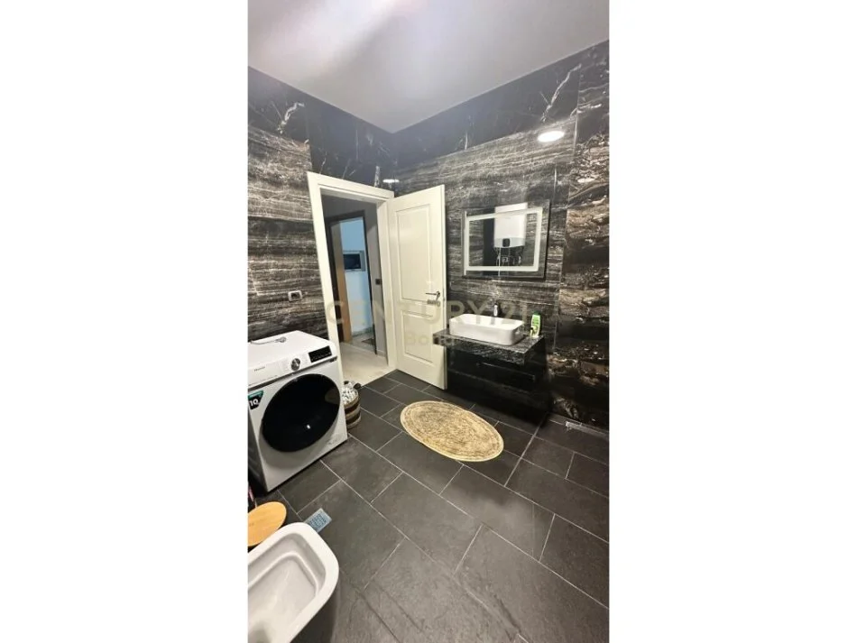 Tirane, jepet me qera apartament 2+1+Ballkon Kati 3, 190 m² 600 € (vilat gjerma ne)