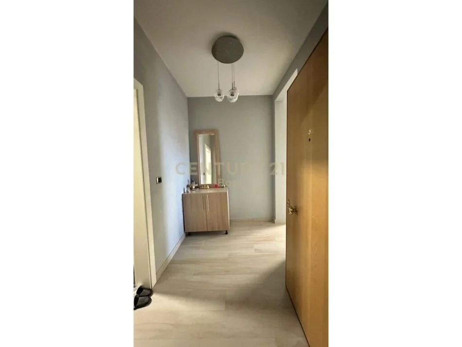 Tirane, jepet me qera apartament 2+1+Ballkon Kati 3, 190 m² 600 € (vilat gjerma ne)