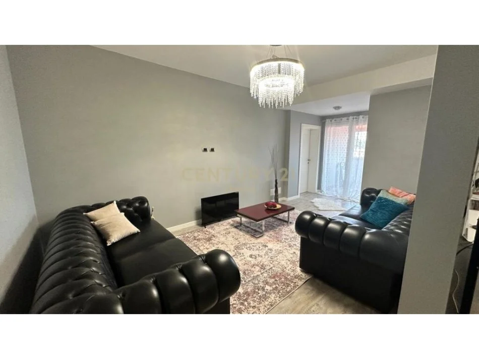 Tirane, jepet me qera apartament 2+1+Ballkon Kati 3, 190 m² 600 € (vilat gjerma ne)