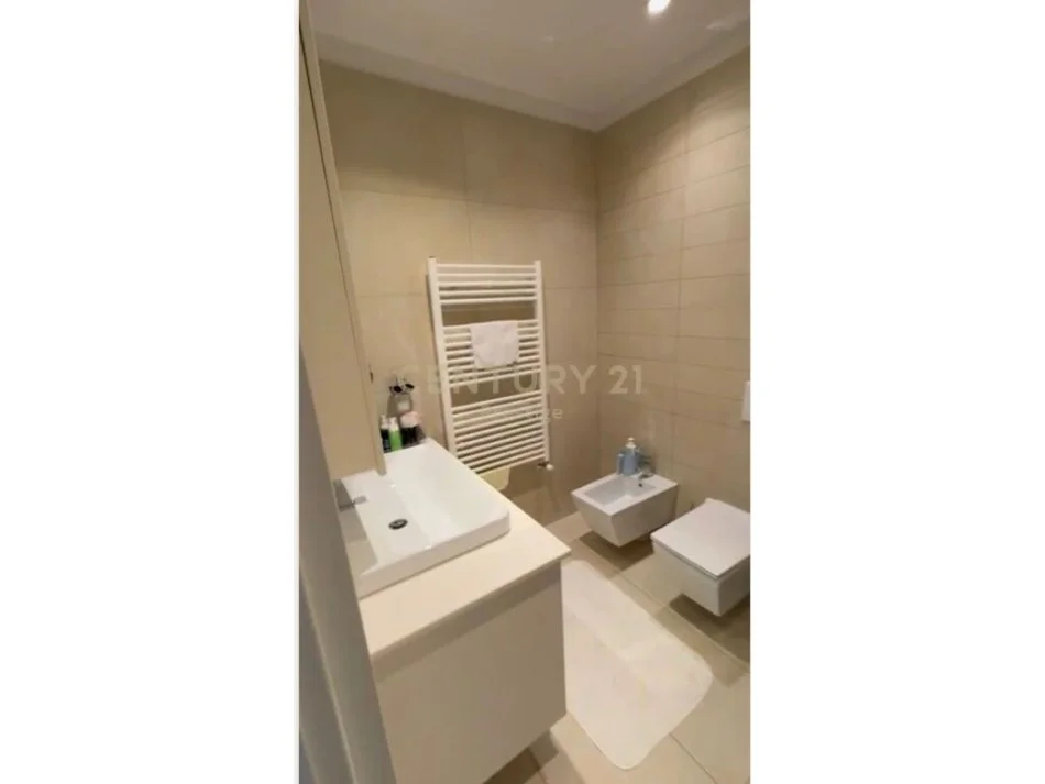 Tirane, jepet me qera apartament 2+1 , 125 m² 2.500 € 