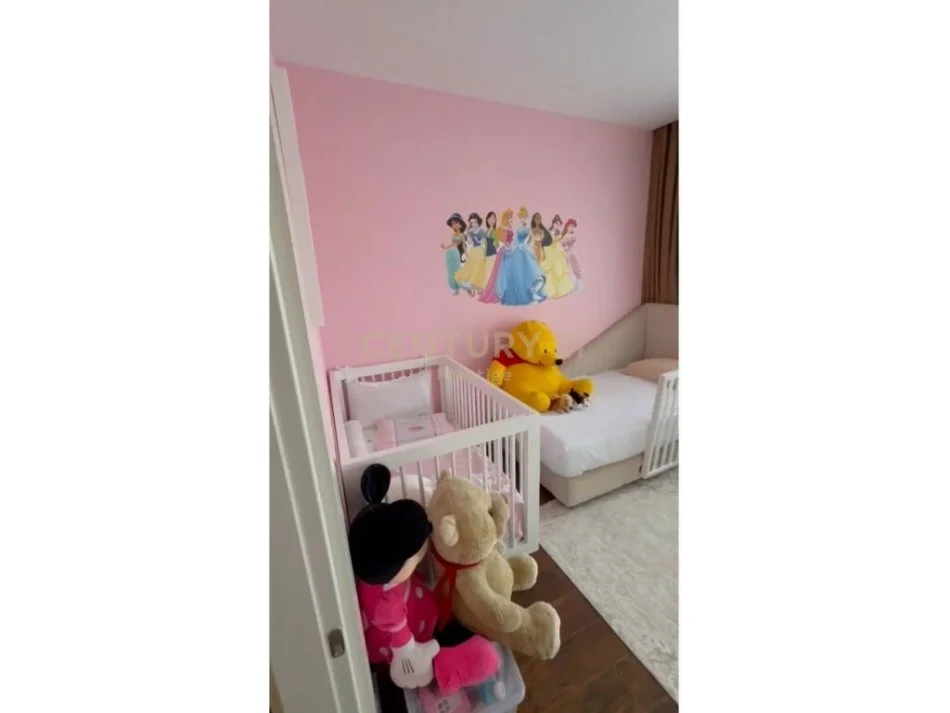 Tirane, jepet me qera apartament 2+1 , 125 m² 2.500 € 