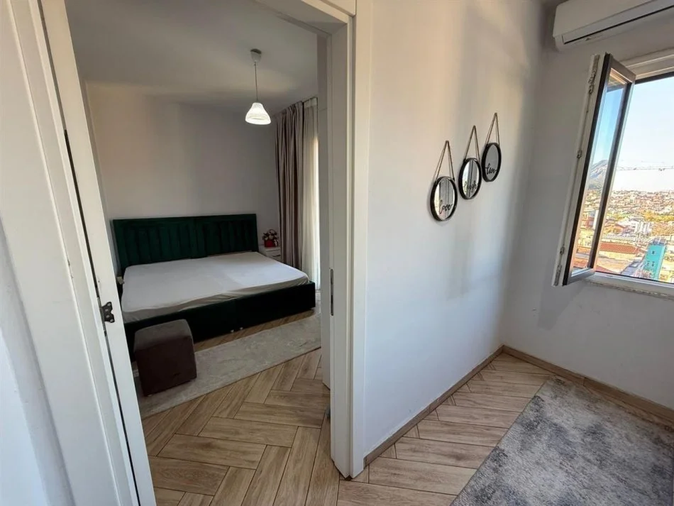 Tirane, jepet me qera apartament 1+1 Kati 5, 60 m² 500 € (Shkolla e Bashkuar)