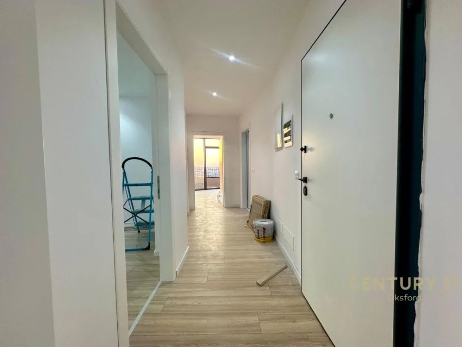 Tirane, shitet apartament 2+1 Kati 9, 133 m² 500.000 € (liqeni)