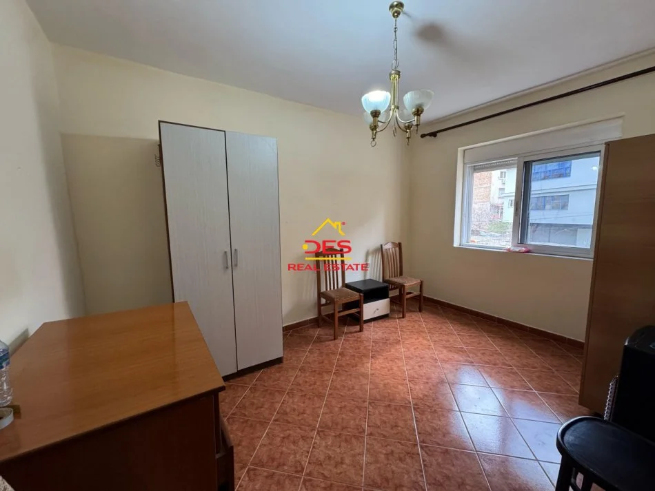 Vlore, shitet apartament 1+1+Ballkon Kati 2, 52 m² 60.000 € (Rruga Fejzo Mema)