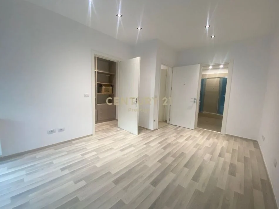 ‼️  𝐀𝐏𝐀𝐑𝐓𝐀𝐌𝐄𝐍𝐓 𝐍𝐄 𝐒𝐇𝐈𝐓𝐉𝐄 𝟐+𝟏+𝟐 𝐈 𝐕𝐄𝐍𝐃𝐎𝐒𝐔𝐑 𝐓𝐄𝐊 "𝐀𝐌𝐁𝐀𝐒𝐀𝐃𝐎𝐑 𝟑", 𝐓𝐈𝐑𝐀𝐍𝐄  ‼️