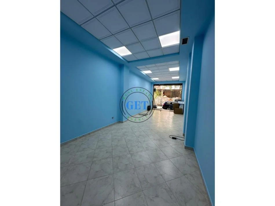 Durres, jepet me qera ambjent biznesi Kati 0, 50 m² 500 € (Ish Parku Sportiv)