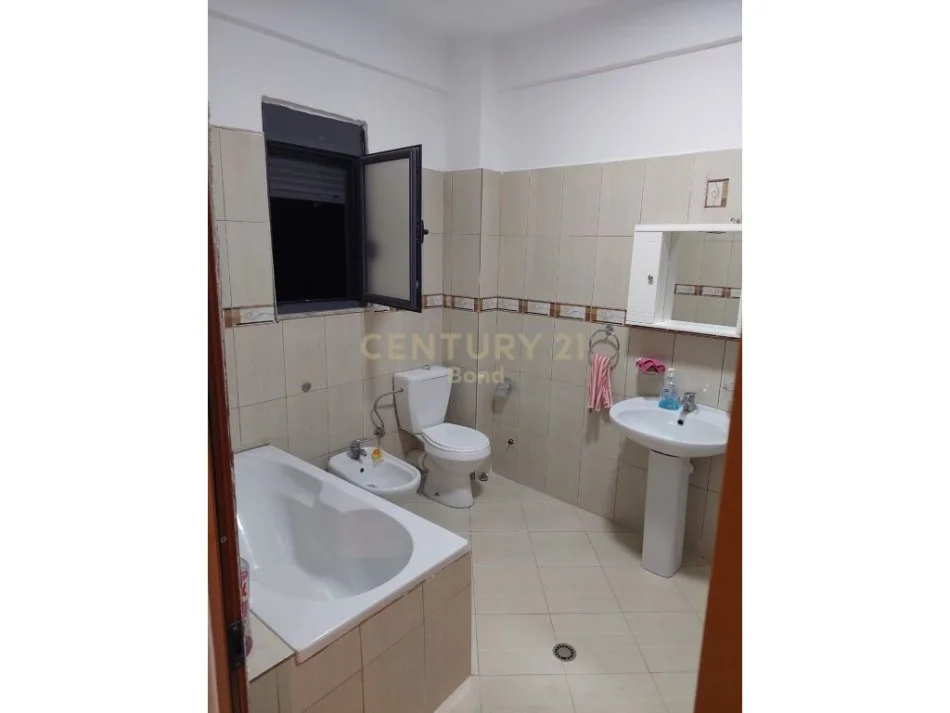 Tirane, shitet apartament 2+1 Kati 3, 135 m² 180.000 € (Vilat Gjermane)