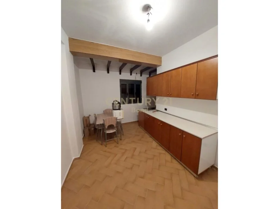 Tirane, shitet apartament 2+1 Kati 3, 135 m² 180.000 € (Vilat Gjermane)
