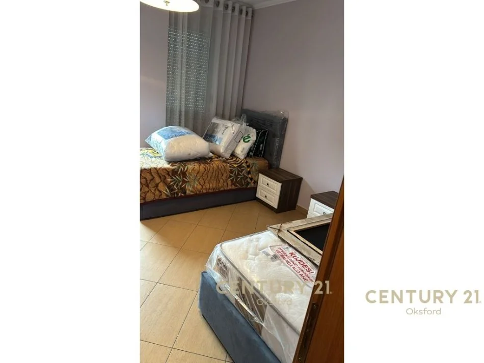 Tirane, jepet me qera 3+1+Aneks+Ballkon Kati 5, 720 € (Rruga e Kavajes)