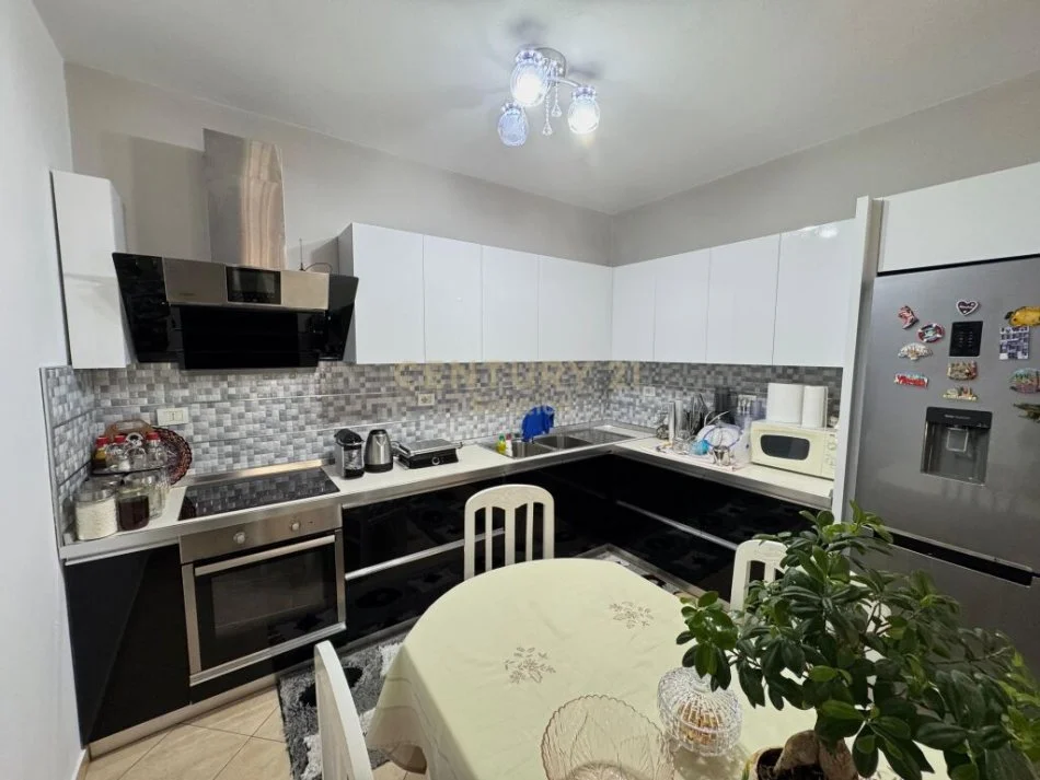 Tirane, shitet apartament 2+1 Kati 3, 94 m² 120.000 € 