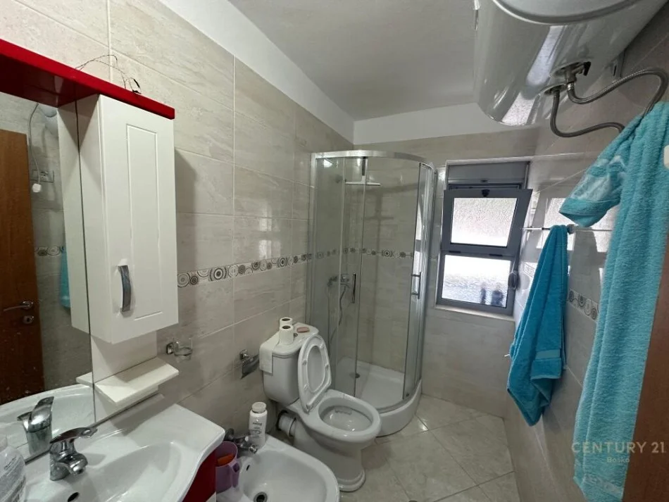 𝐓𝐢𝐫𝐚𝐧𝐞, 𝐬𝐡𝐢𝐭𝐞𝐭 𝐚𝐩𝐚𝐫𝐭𝐚𝐦𝐞𝐧𝐭 𝟐+𝟏 𝐊𝐚𝐭𝐢 𝟓, 𝟗𝟒 𝐦² 𝟏𝟏𝟓.𝟎𝟎𝟎 € (𝐏𝐫𝐚𝐧𝐞 𝐊𝐌𝐘, 𝐋𝐚𝐩𝐫𝐚𝐤ë)