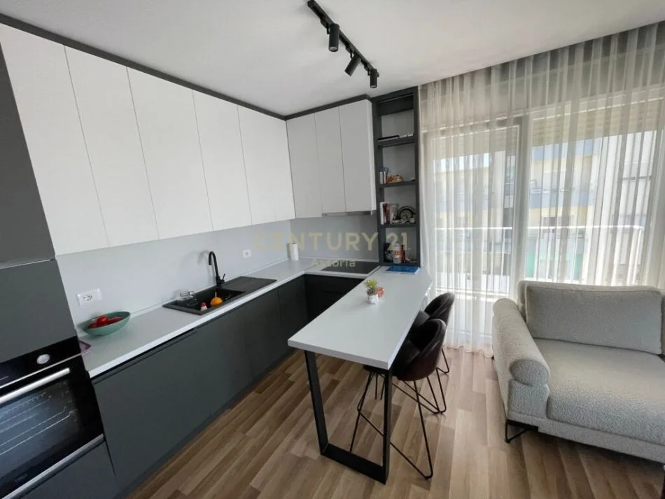 Tirane, shitet apartament 1+1 Kati 3, 133.500 € (astir)