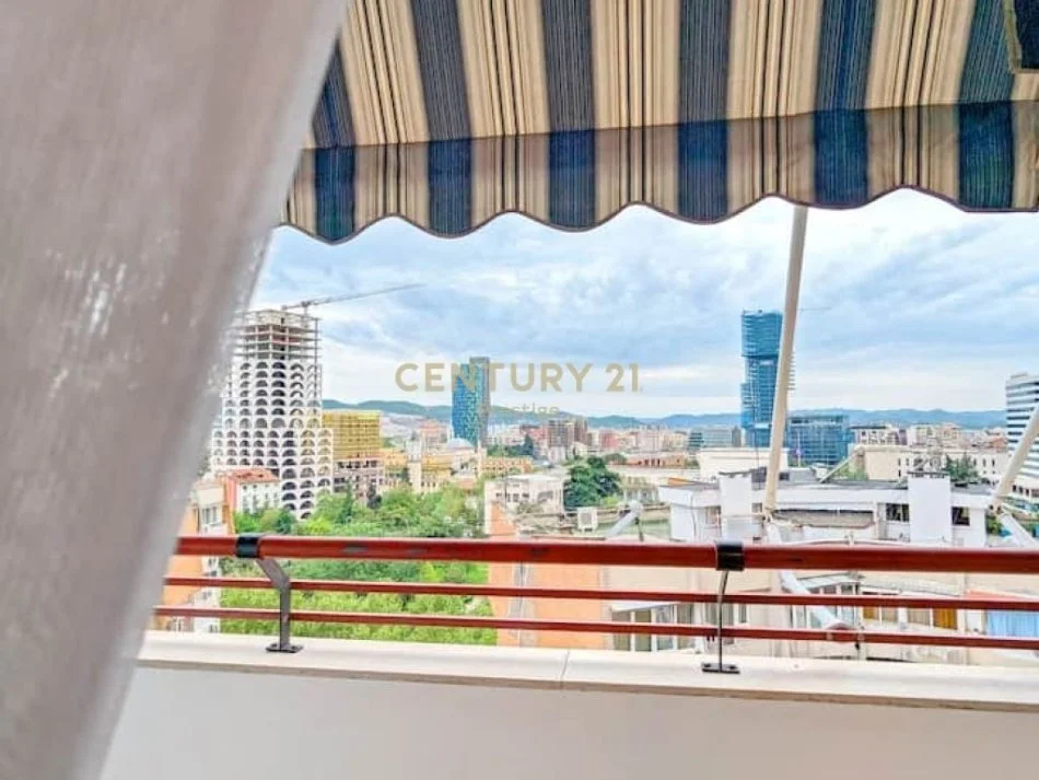 Tirane, jepet me qera apartament 2+1 Kati 9, 141 m² 700 € (9-KATSHET)